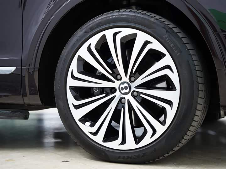 Фото 57 - Bentley Bentayga