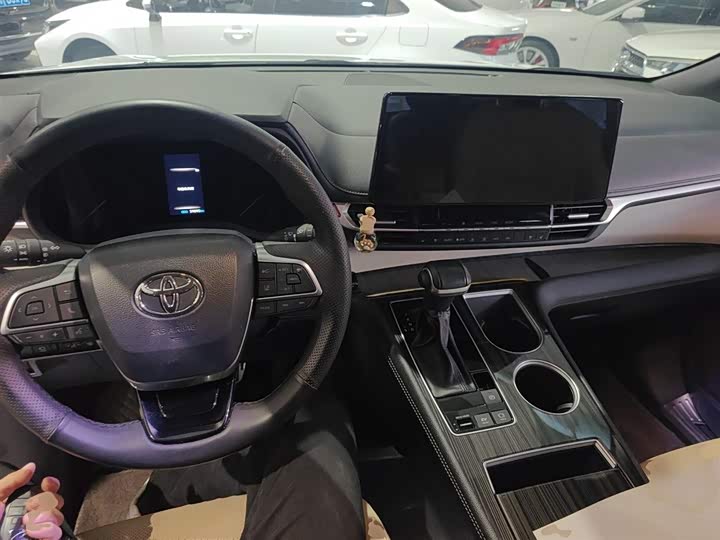 Фото 10 - Toyota Sienna