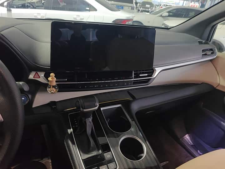 Фото 13 - Toyota Sienna