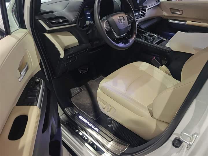 Фото 15 - Toyota Sienna