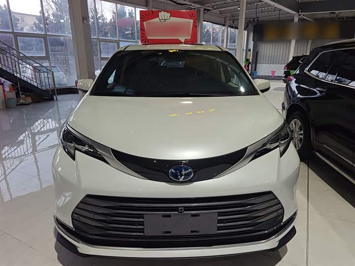 Фото 3 - Toyota Sienna