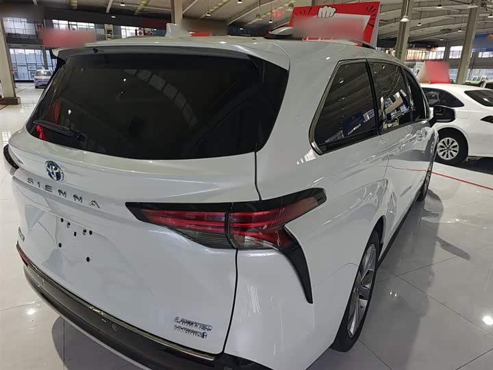 Фото 7 - Toyota Sienna