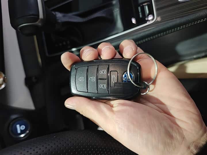 Фото 9 - Toyota Sienna