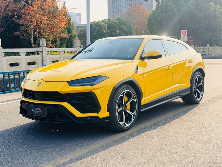 Фото 1 - Lamborghini Urus