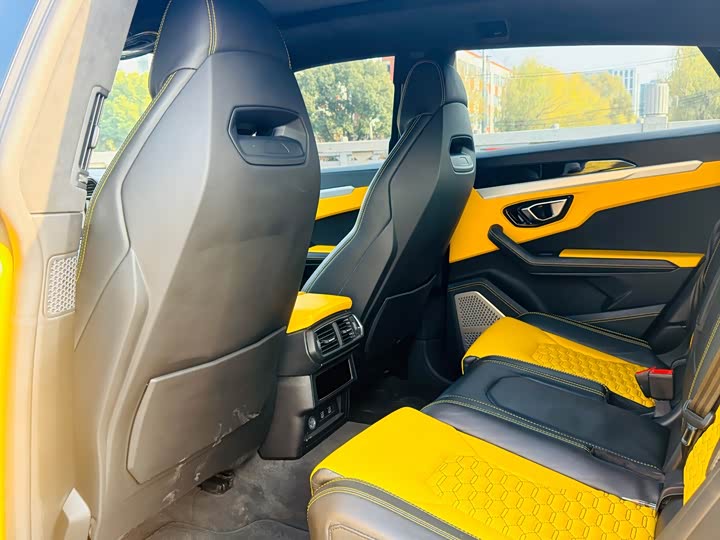 Фото 11 - Lamborghini Urus