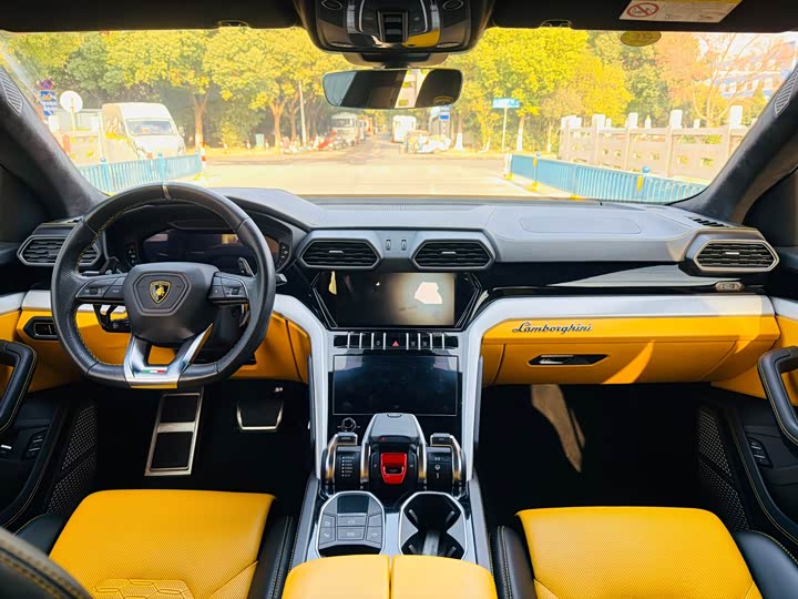 Фото 12 - Lamborghini Urus