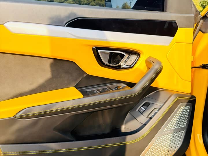 Фото 21 - Lamborghini Urus