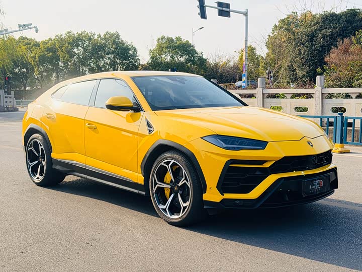 Фото 3 - Lamborghini Urus