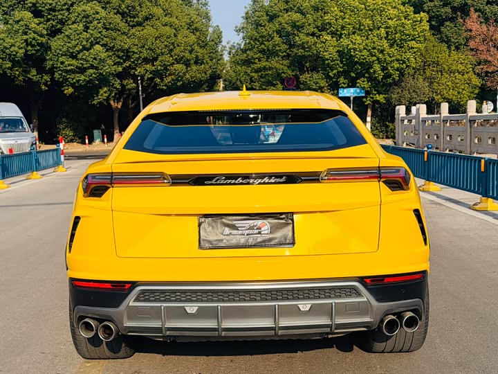 Фото 5 - Lamborghini Urus