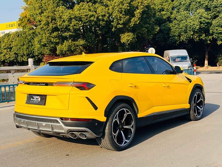 Фото 6 - Lamborghini Urus