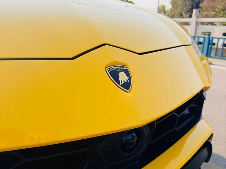 Фото 8 - Lamborghini Urus