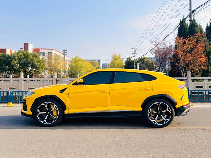 Фото 9 - Lamborghini Urus