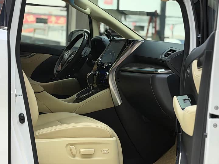 Фото 11 - Toyota Vellfire