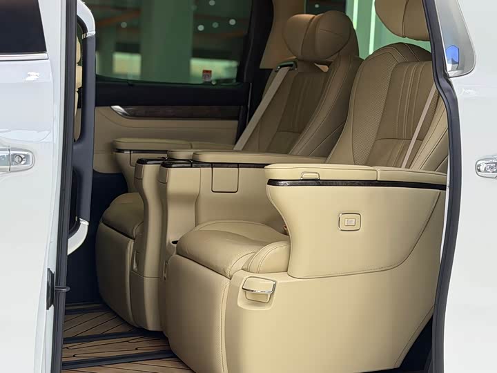 Фото 12 - Toyota Vellfire