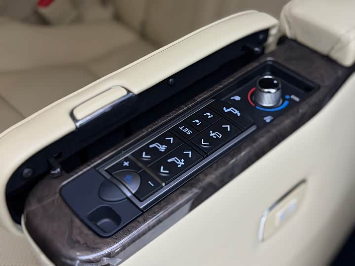 Фото 13 - Toyota Vellfire