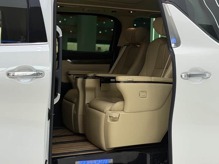 Фото 14 - Toyota Vellfire