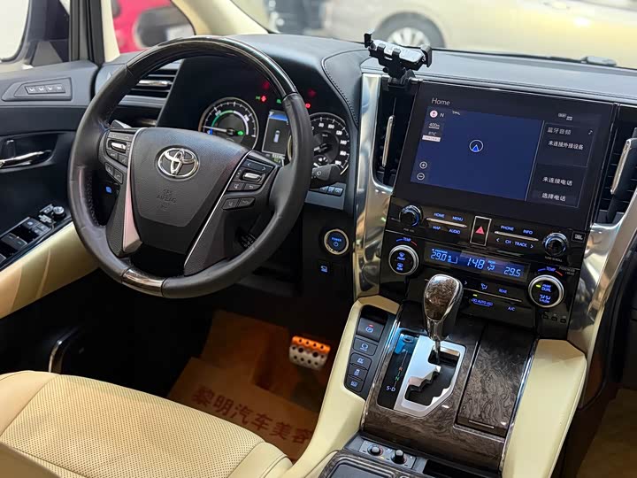 Фото 16 - Toyota Vellfire