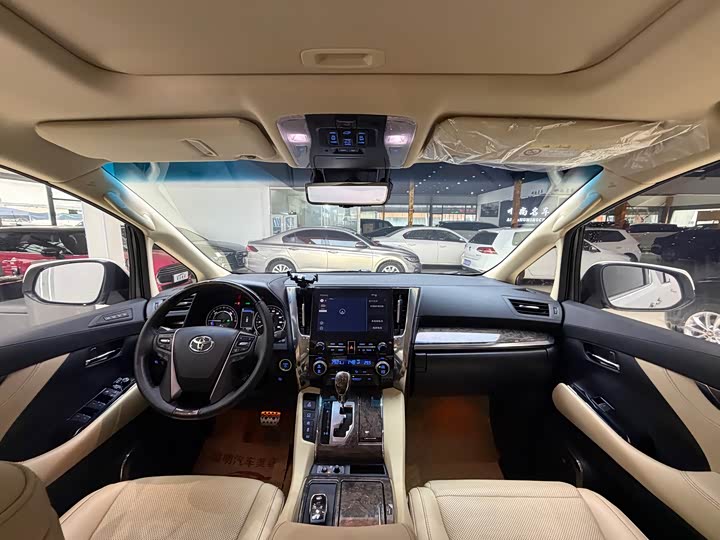 Фото 17 - Toyota Vellfire