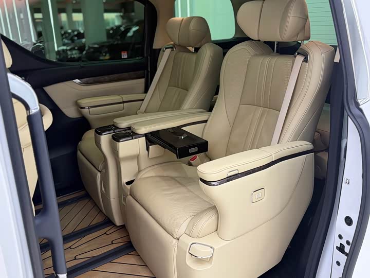 Фото 20 - Toyota Vellfire