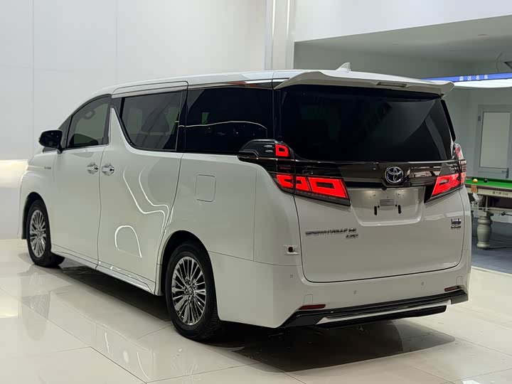 Фото 22 - Toyota Vellfire