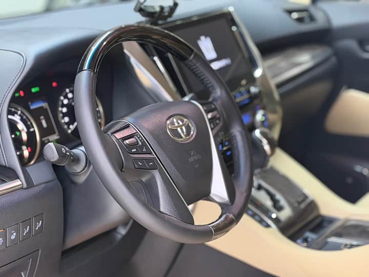 Фото 5 - Toyota Vellfire