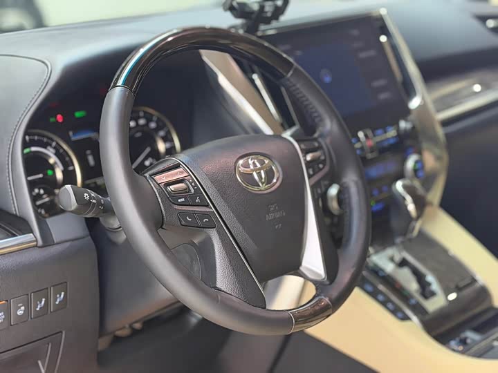 Фото 7 - Toyota Vellfire