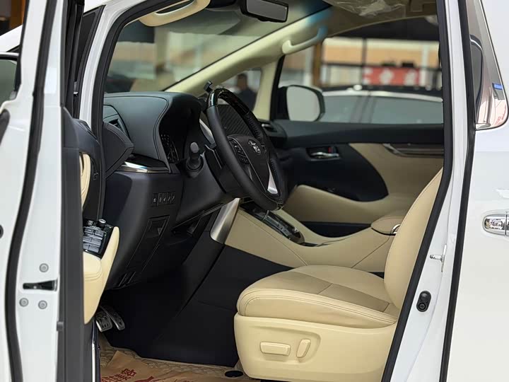 Фото 8 - Toyota Vellfire