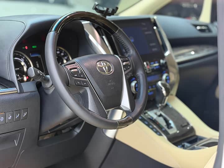 Фото 9 - Toyota Vellfire