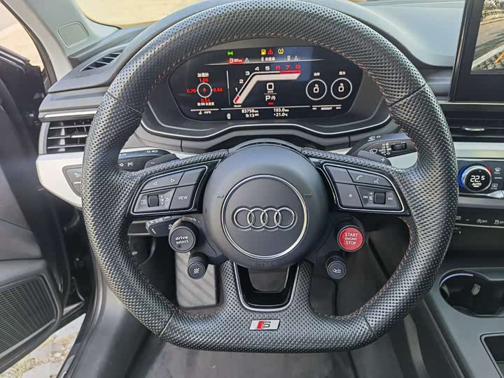 Фото 13 - Audi A4L
