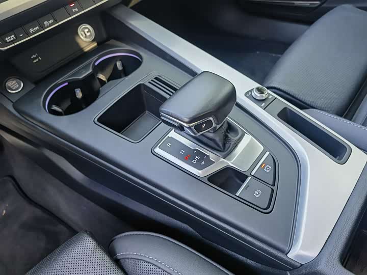 Фото 14 - Audi A4L