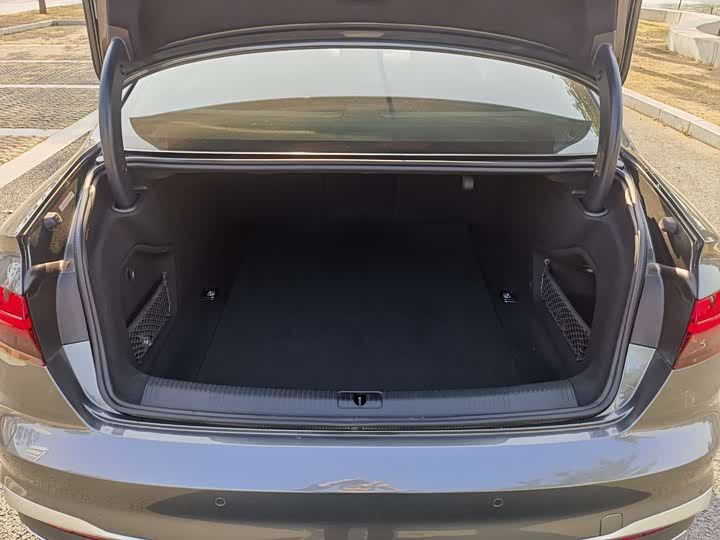 Фото 17 - Audi A4L