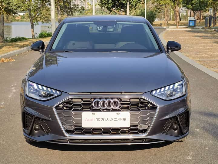 Фото 2 - Audi A4L