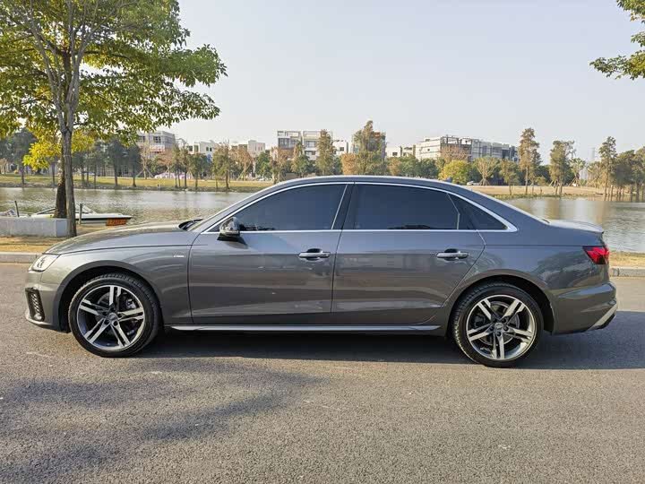 Фото 3 - Audi A4L