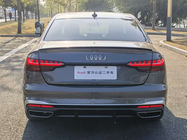 Фото 5 - Audi A4L