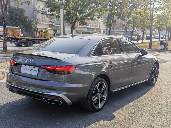 Фото 6 - Audi A4L