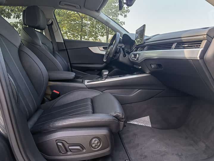 Фото 9 - Audi A4L