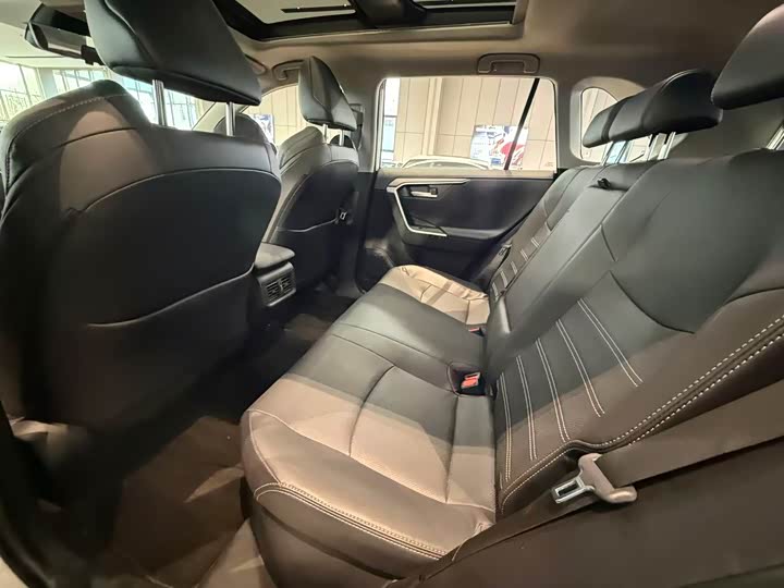 Фото 8 - Toyota Wildlander