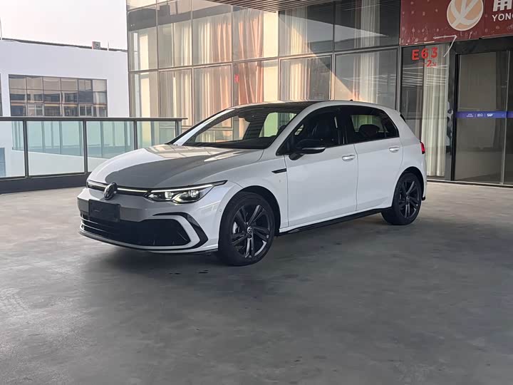 Фото 1 - Volkswagen Golf