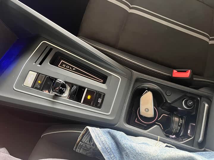 Фото 14 - Volkswagen Golf