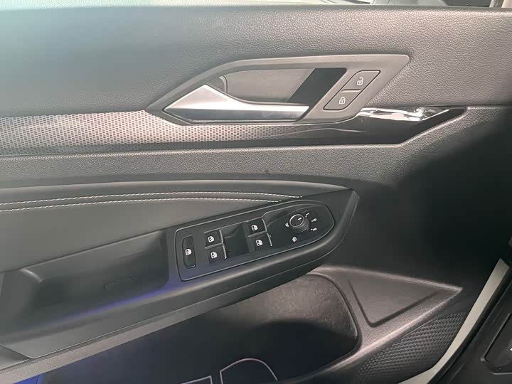 Фото 15 - Volkswagen Golf