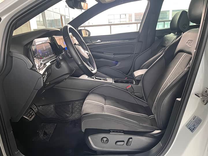 Фото 19 - Volkswagen Golf