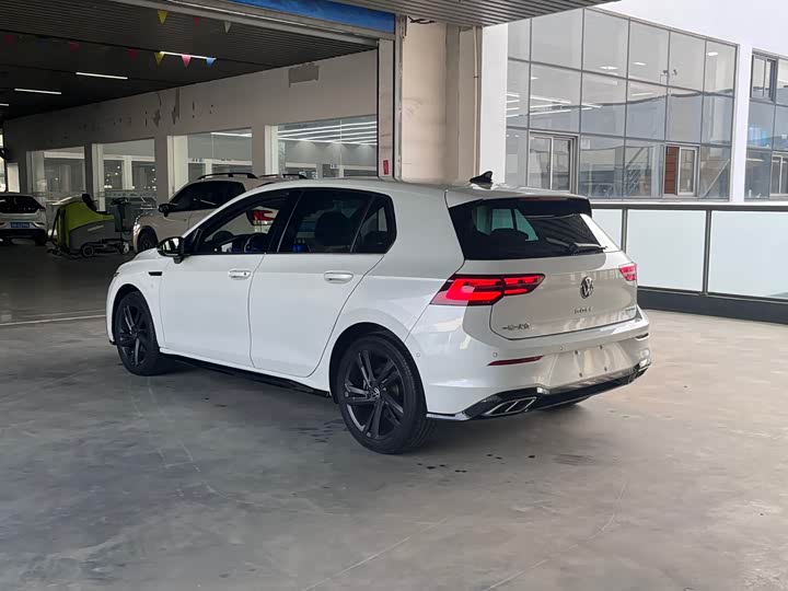 Фото 9 - Volkswagen Golf