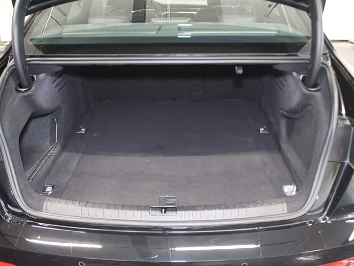 Фото 7 - Audi A6L