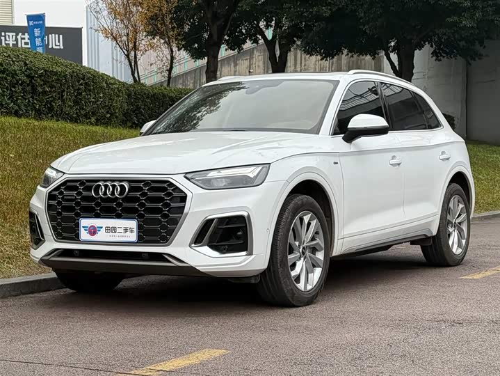 Фото 1 - Audi Q5L