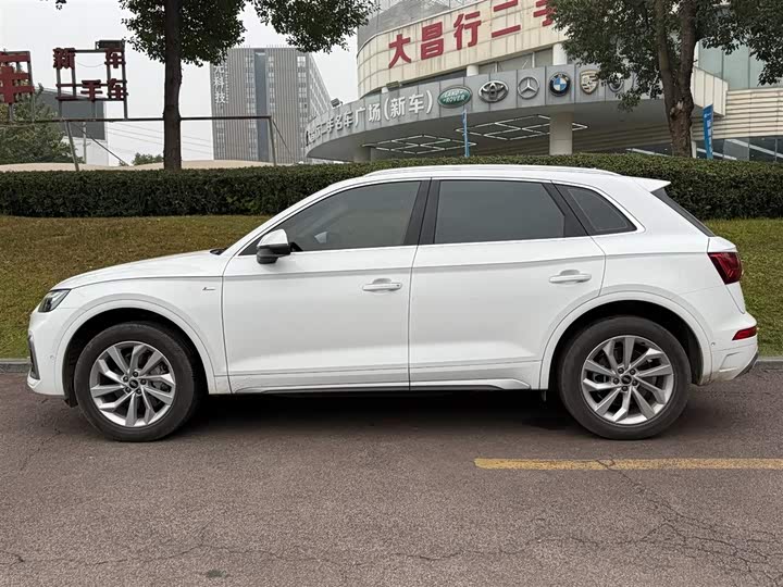 Фото 3 - Audi Q5L