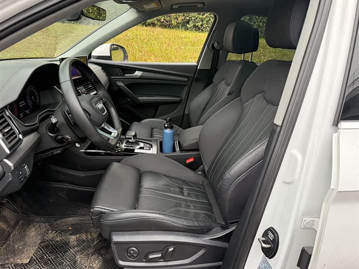 Фото 8 - Audi Q5L