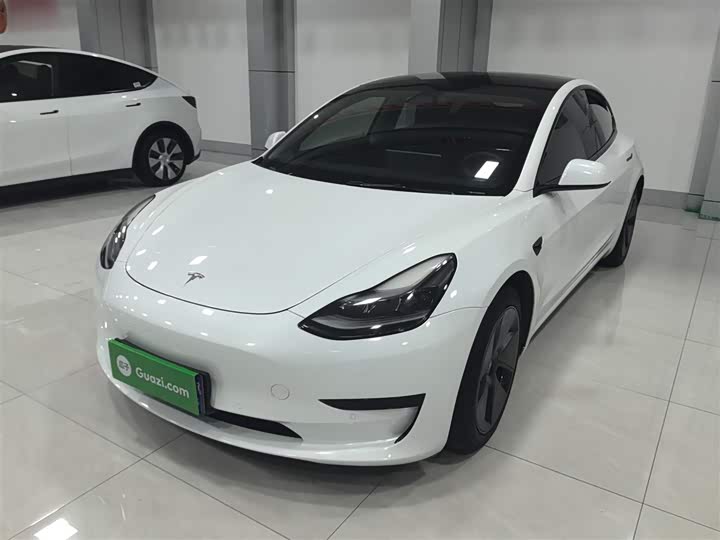 Фото 1 - Tesla Model 3
