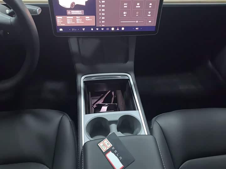 Фото 14 - Tesla Model 3