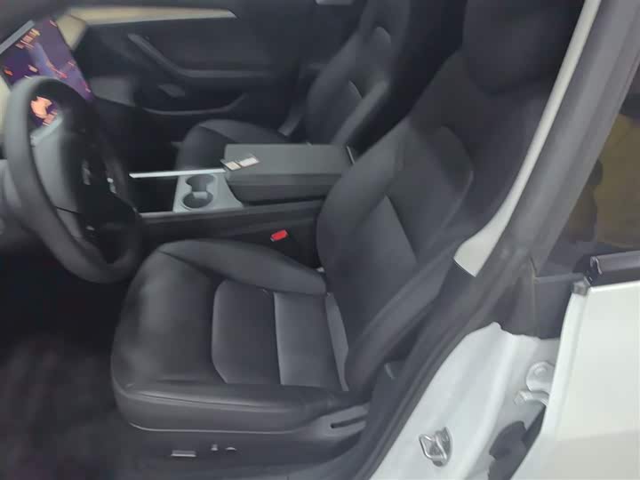 Фото 15 - Tesla Model 3