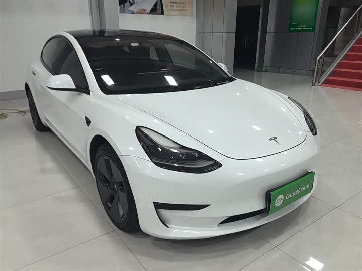 Фото 4 - Tesla Model 3